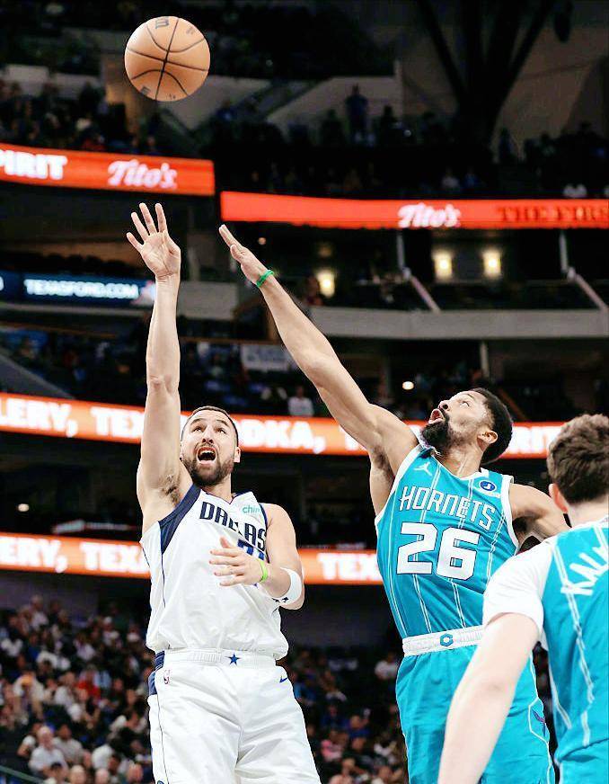 关于冲刺阶段CBA常规赛传出新动向;达拉斯独行侠门线救险;管理层表态:气氛紧张;轮换策略成焦点的信息-开云官网